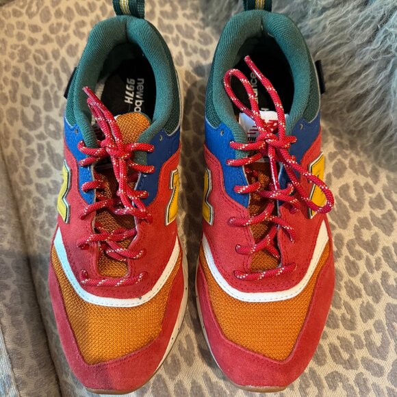 Fun colored New Balance running shoe - Picture 1 of 4